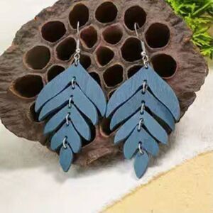 NEW … BOHO “Leaf” Pendent Earrings